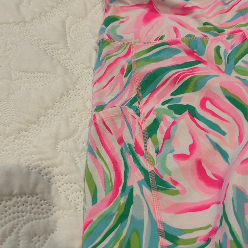 EUC Lilly Pulitzer cropped leggings in pink and green. Medium - Picture 2 of 4